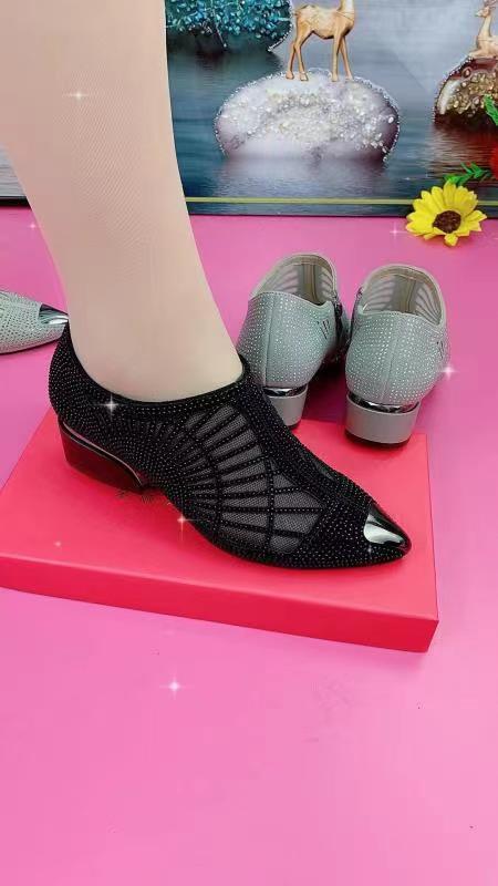 Non-slip comfortable soft sole breathable sandals